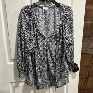 Max Studio Monochrome Ruffle Blouse (G134)